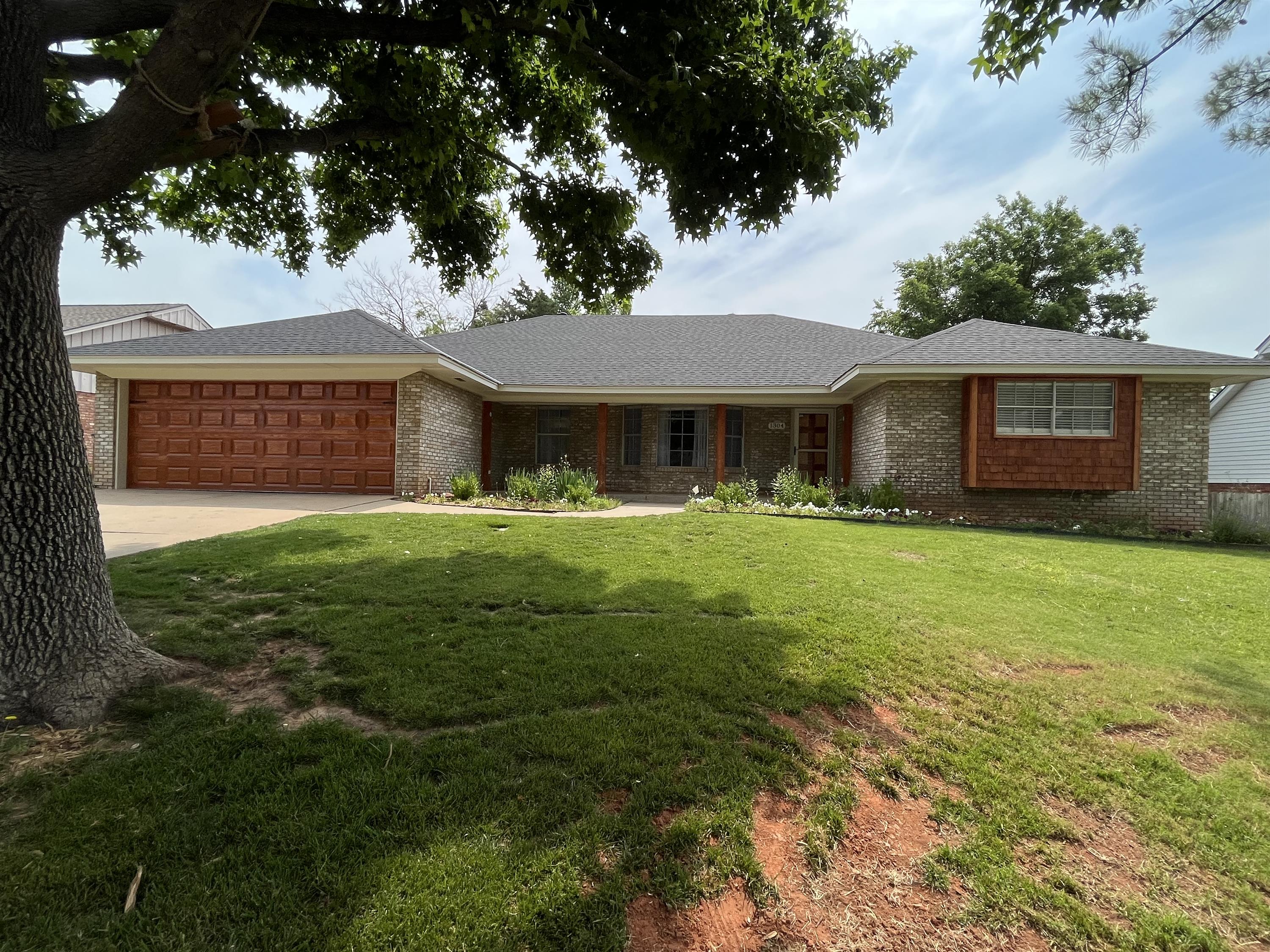 1304 Pine Oak Drive